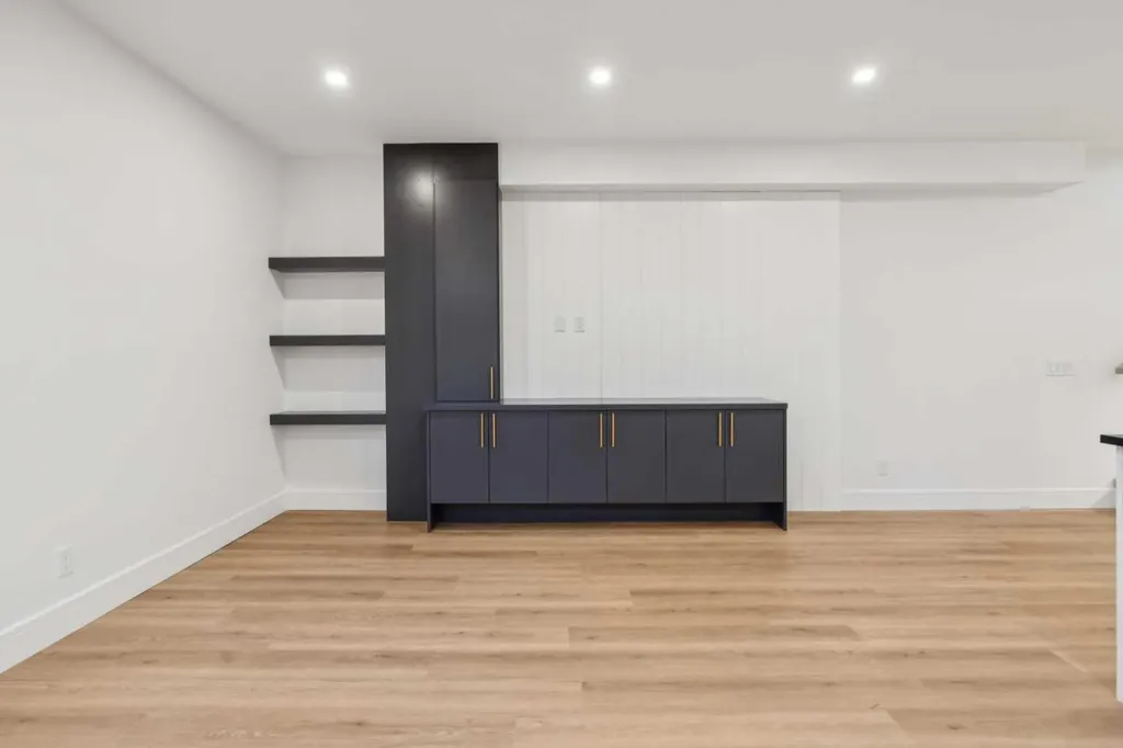 4216 16 Street SW Calgary AB T2T 4H6