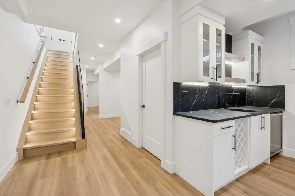 4216 16 Street SW Calgary AB T2T 4H6