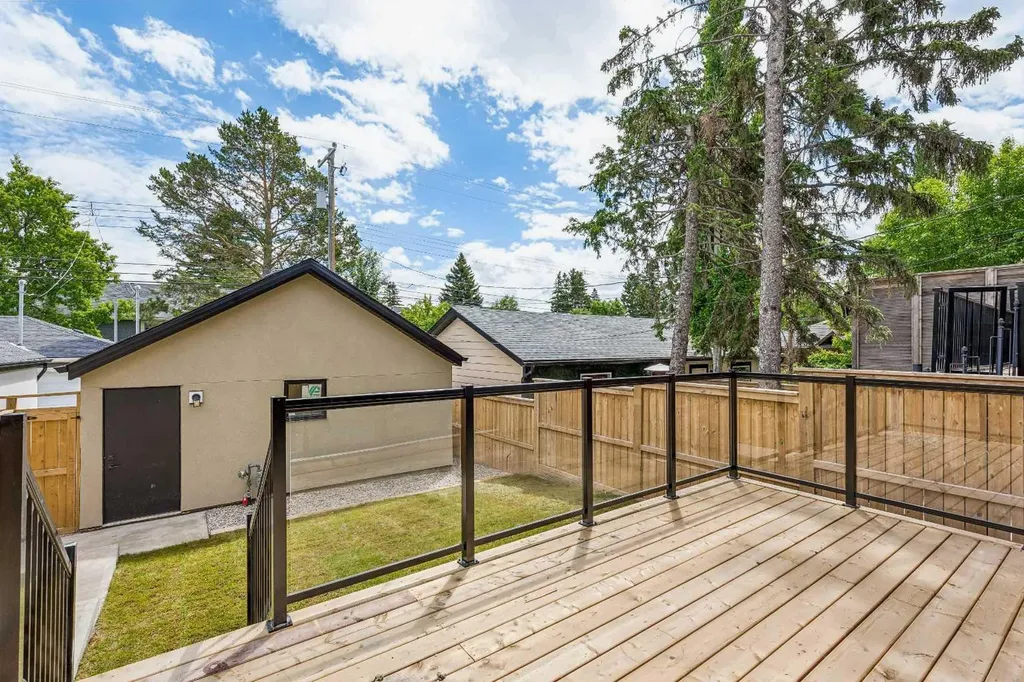 4216 16 Street SW Calgary AB T2T 4H6