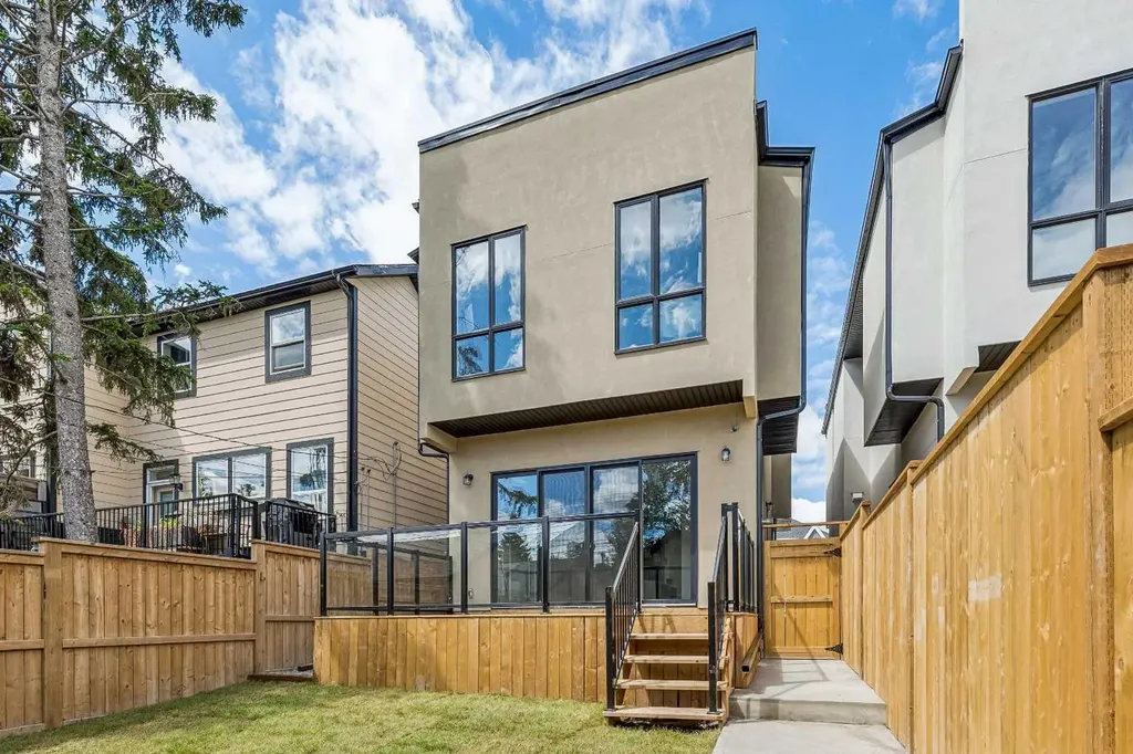 4216 16 Street SW Calgary AB T2T 4H6