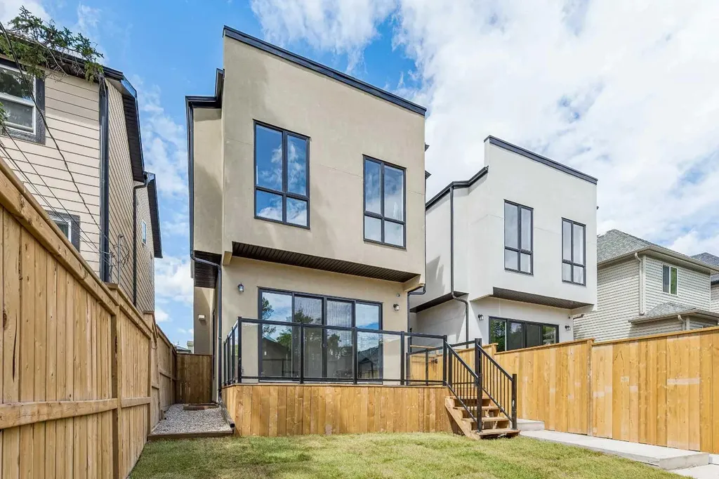 4216 16 Street SW Calgary AB T2T 4H6