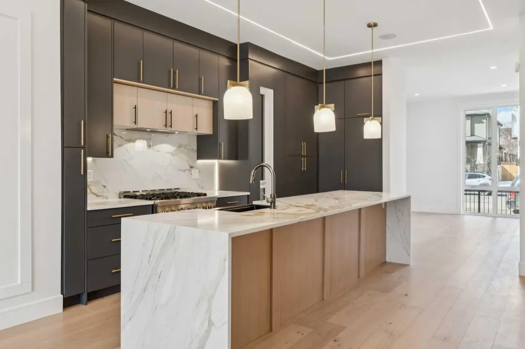 4216 16 Street SW Calgary AB T2T 4H6