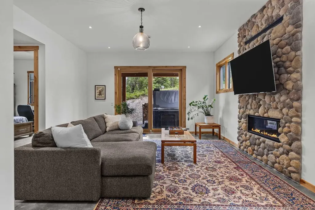 232 Stewart Creek Rise Canmore AB T1W0L8