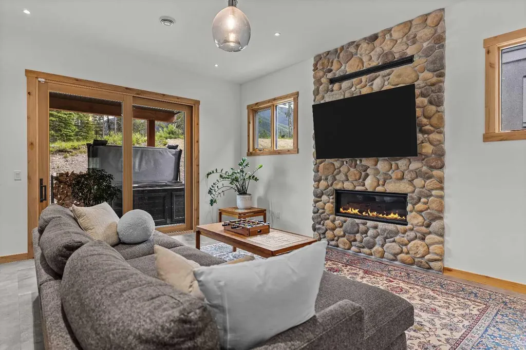 232 Stewart Creek Rise Canmore AB T1W0L8
