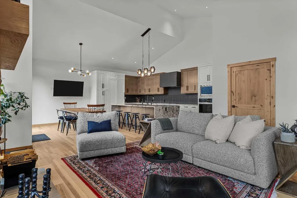 232 Stewart Creek Rise Canmore AB T1W0L8