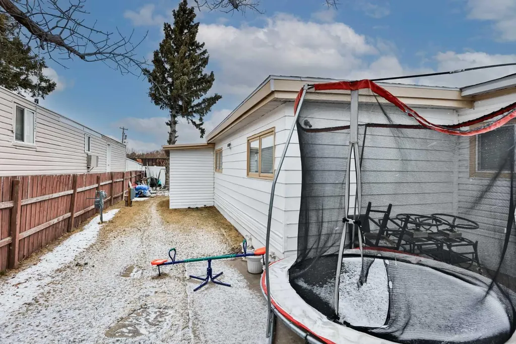 5301 2nd Street Coalhurst AB T0L 0V0