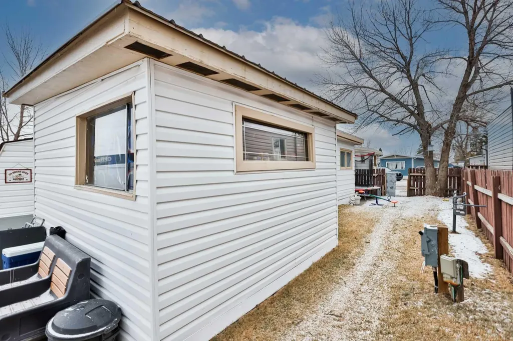 5301 2nd Street Coalhurst AB T0L 0V0