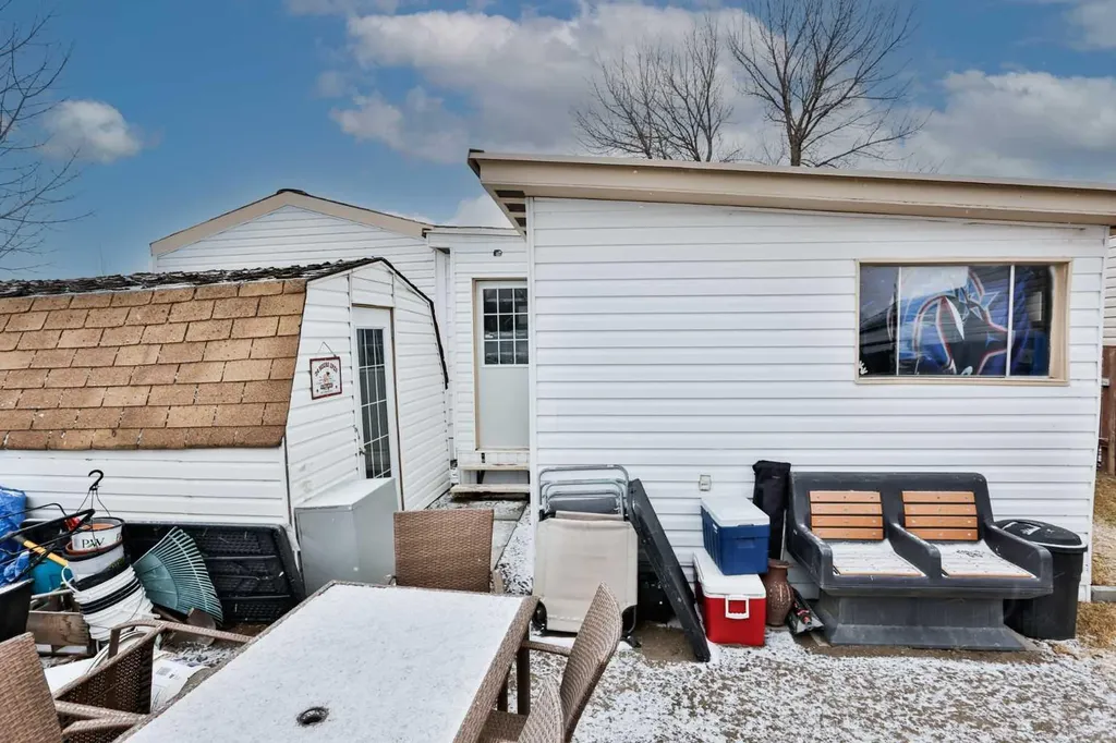 5301 2nd Street Coalhurst AB T0L 0V0