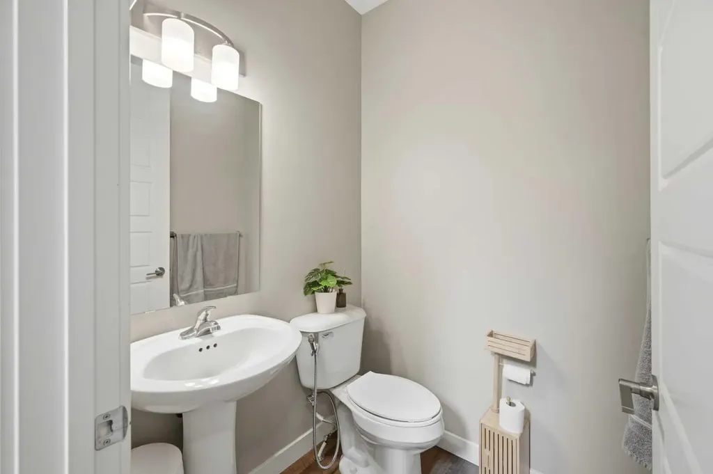 713 Marina Drive Chestermere AB T1X 0Y3