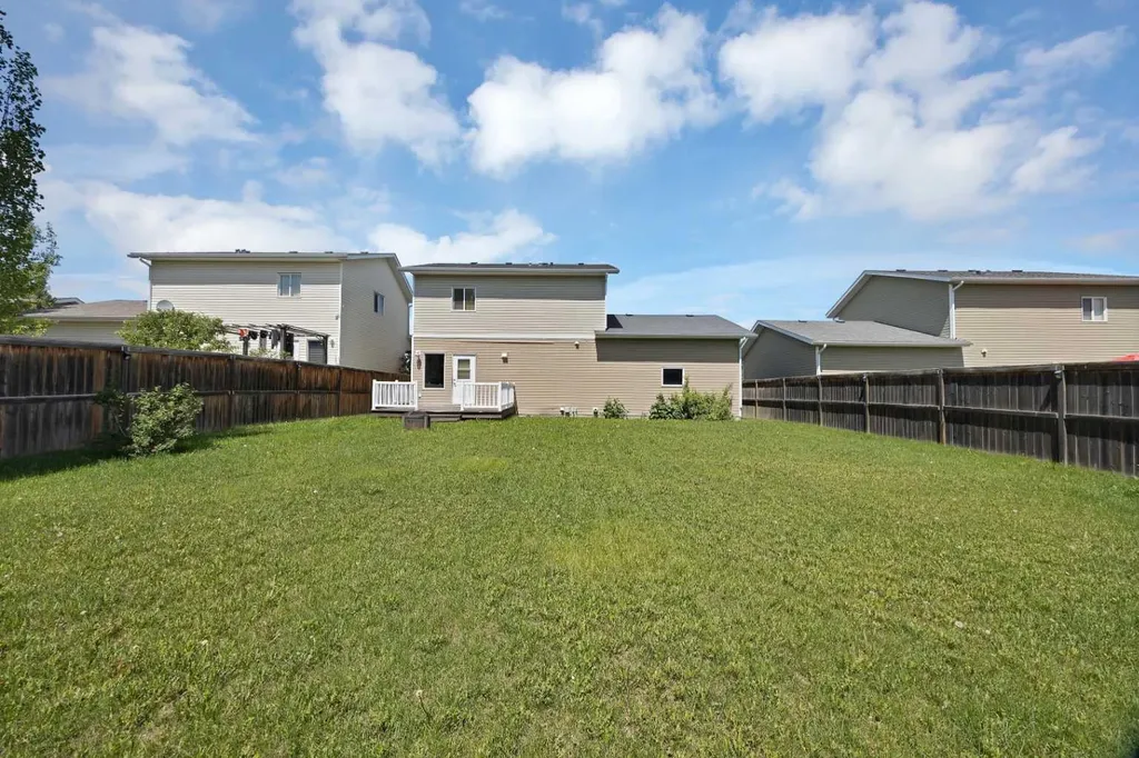 9 Mackenzie Way Carstairs AB T0M 0N0