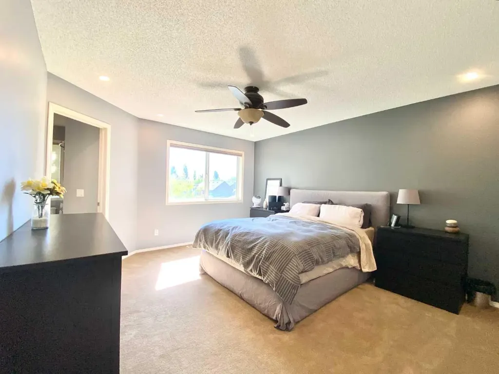 10 Elgin Drive SE Calgary AB T2Z 3Y7