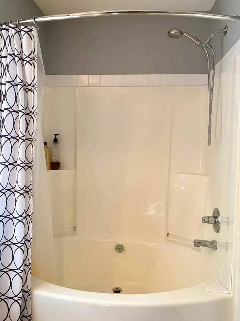 10 Elgin Drive SE Calgary AB T2Z 3Y7
