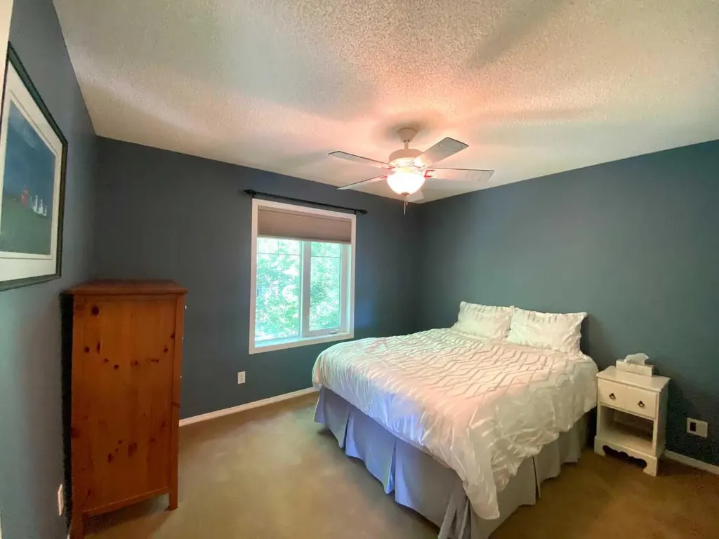 10 Elgin Drive SE Calgary AB T2Z 3Y7