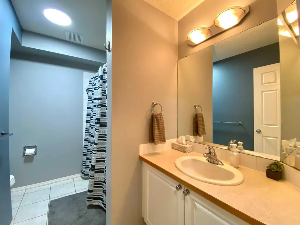 10 Elgin Drive SE Calgary AB T2Z 3Y7