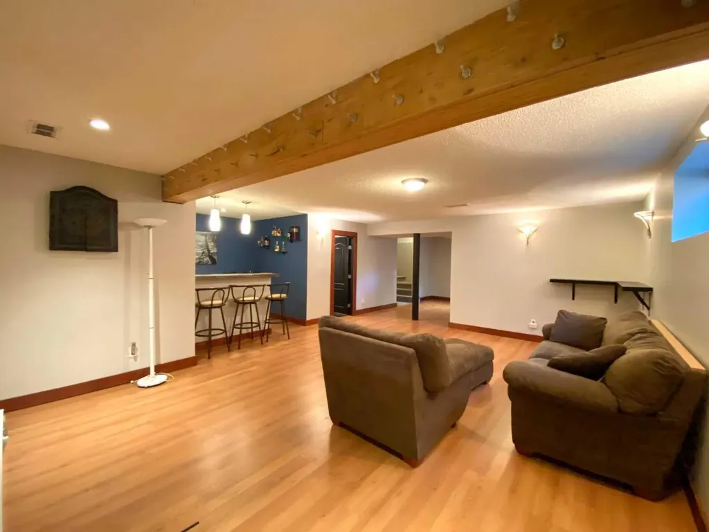 10 Elgin Drive SE Calgary AB T2Z 3Y7