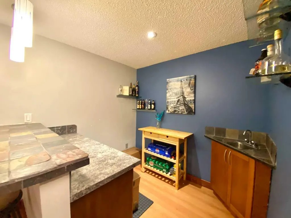 10 Elgin Drive SE Calgary AB T2Z 3Y7