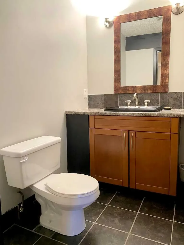 10 Elgin Drive SE Calgary AB T2Z 3Y7