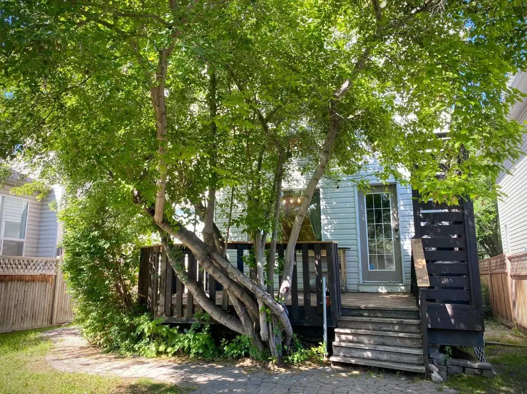 10 Elgin Drive SE Calgary AB T2Z 3Y7