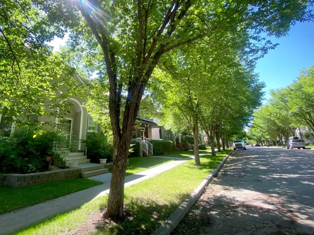 10 Elgin Drive SE Calgary AB T2Z 3Y7