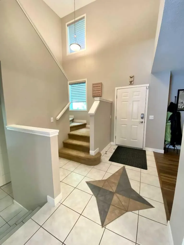 10 Elgin Drive SE Calgary AB T2Z 3Y7