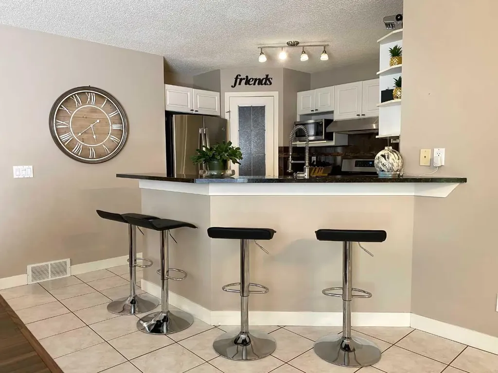 10 Elgin Drive SE Calgary AB T2Z 3Y7