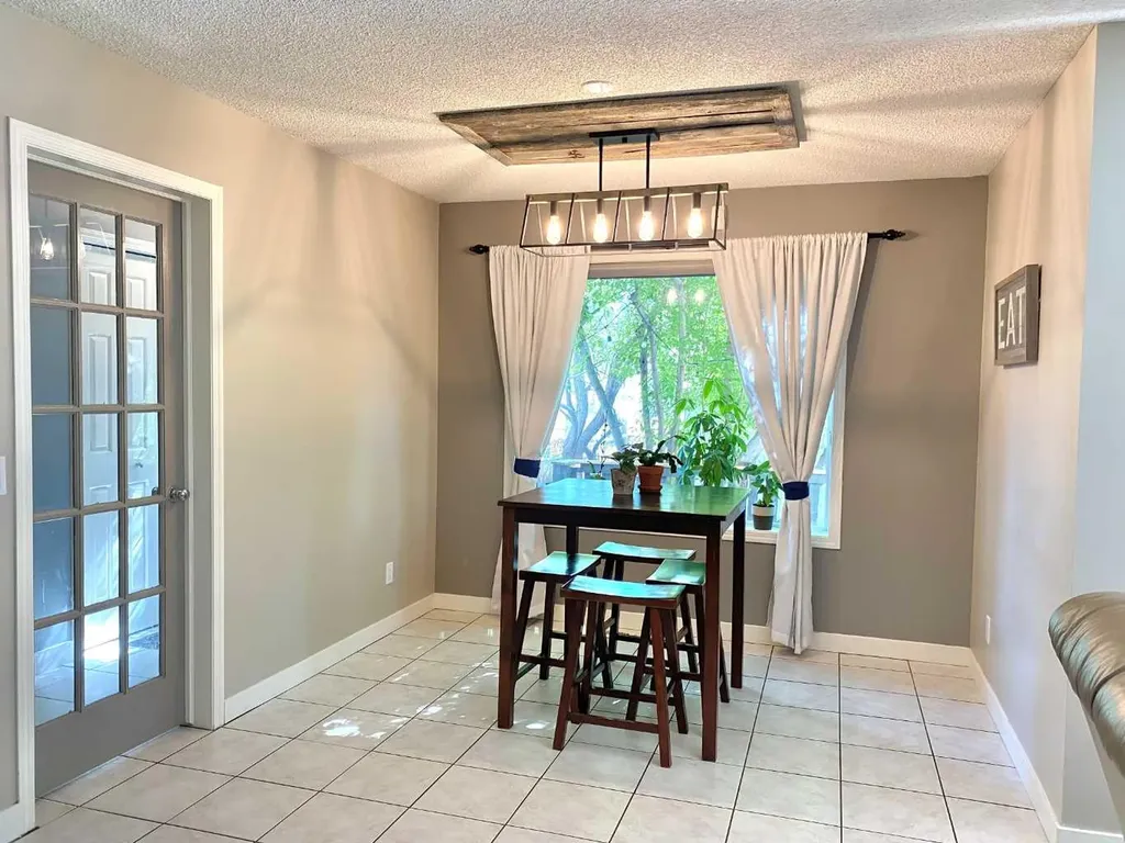 10 Elgin Drive SE Calgary AB T2Z 3Y7