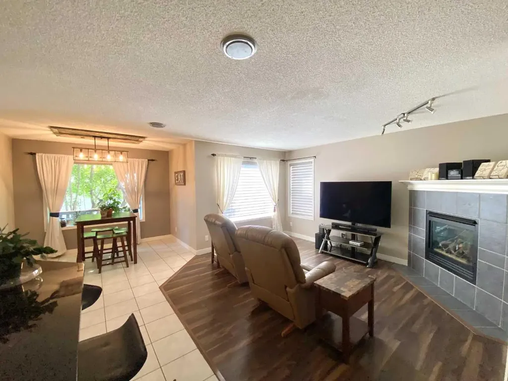 10 Elgin Drive SE Calgary AB T2Z 3Y7