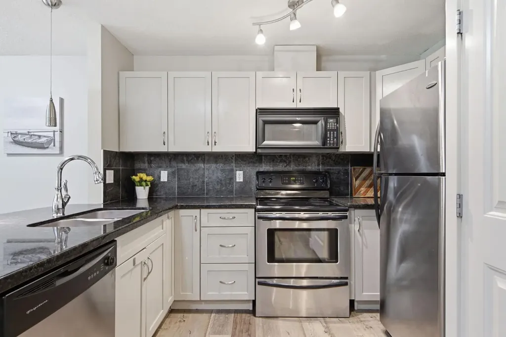 215 Village Terrace SW Calgary AB T3H 2L4