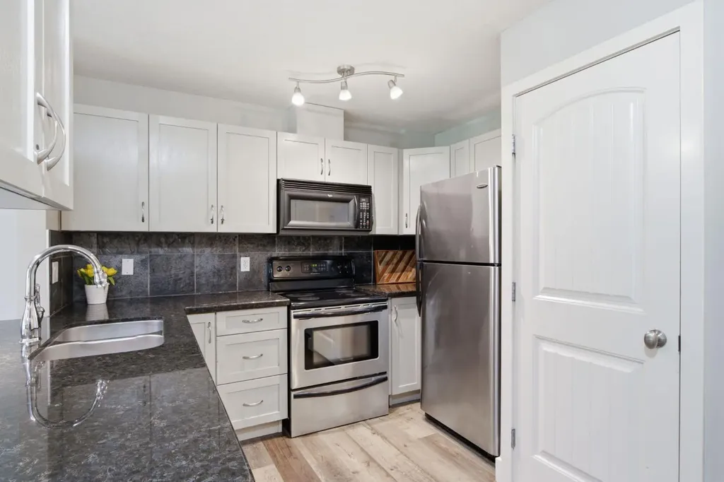 215 Village Terrace SW Calgary AB T3H 2L4