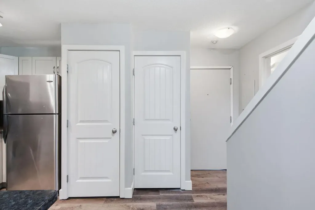 215 Village Terrace SW Calgary AB T3H 2L4