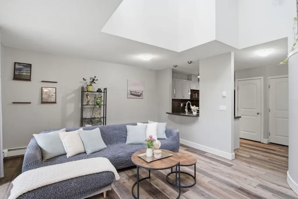 215 Village Terrace SW Calgary AB T3H 2L4