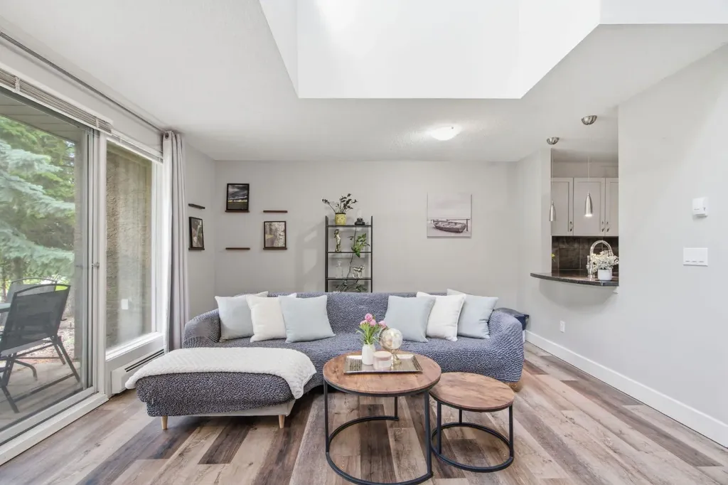 215 Village Terrace SW Calgary AB T3H 2L4