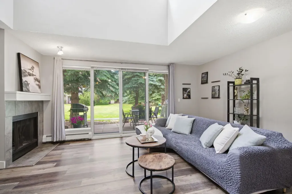 215 Village Terrace SW Calgary AB T3H 2L4