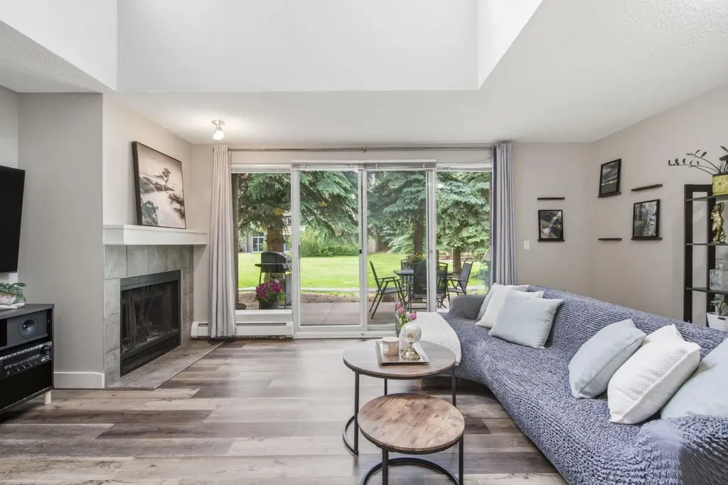 215 Village Terrace SW Calgary AB T3H 2L4
