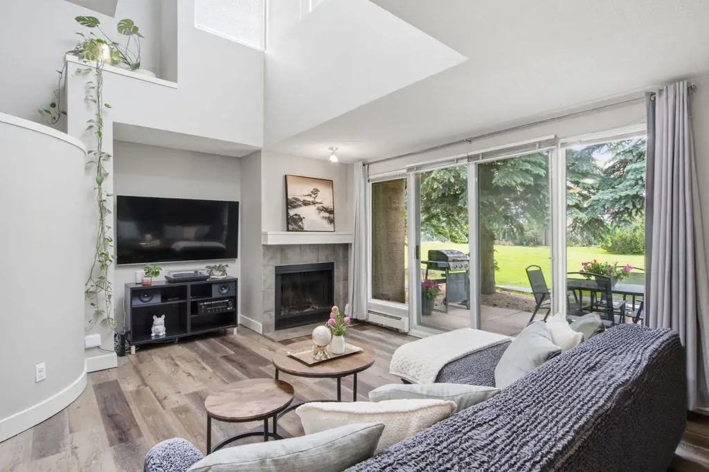 215 Village Terrace SW Calgary AB T3H 2L4