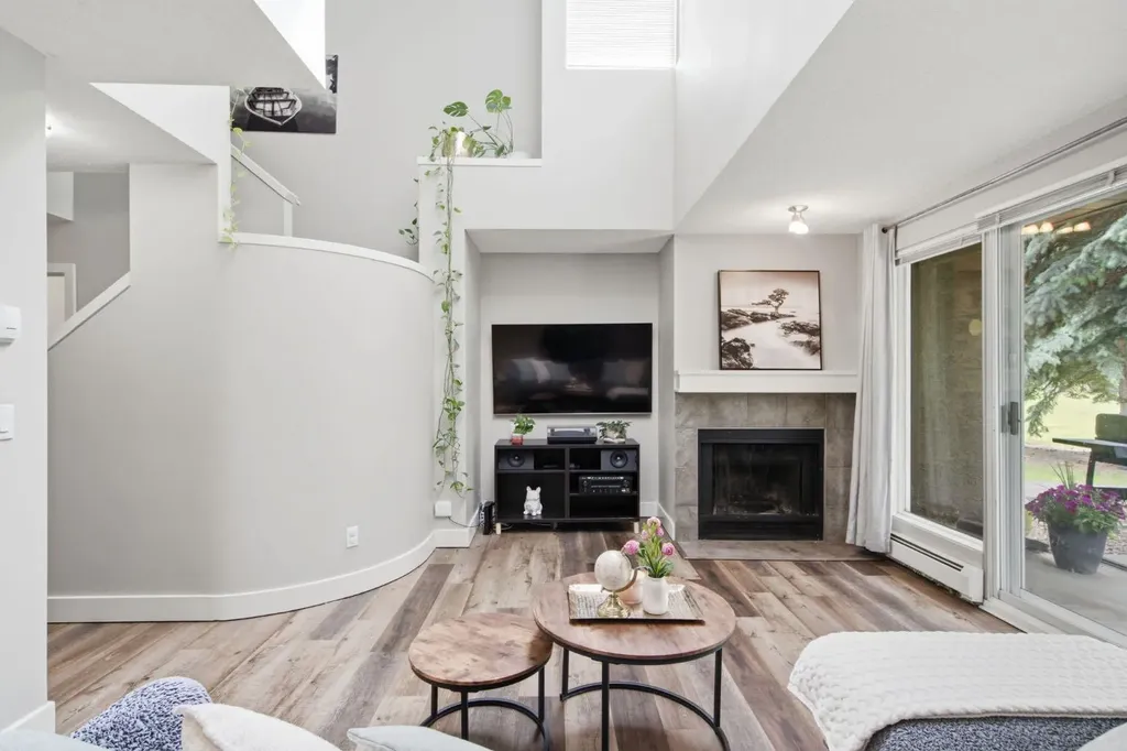 215 Village Terrace SW Calgary AB T3H 2L4