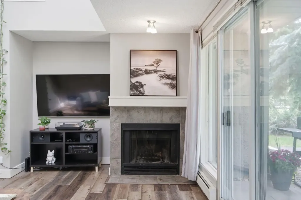 215 Village Terrace SW Calgary AB T3H 2L4