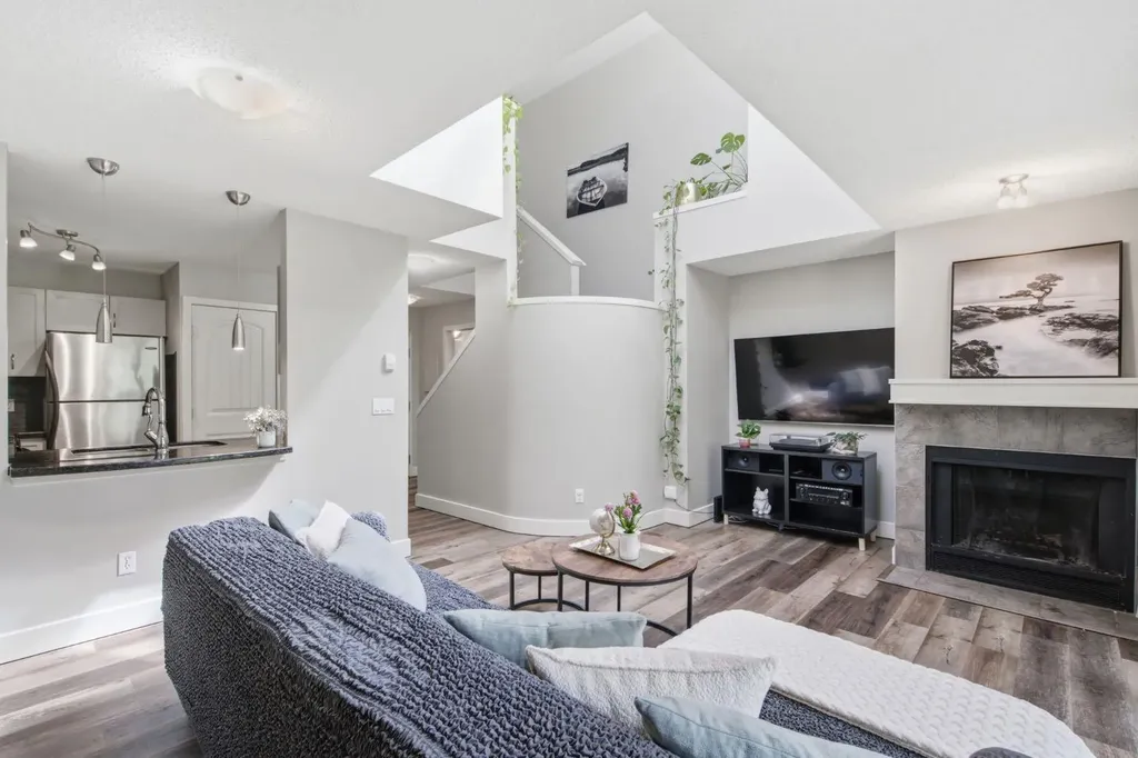 215 Village Terrace SW Calgary AB T3H 2L4