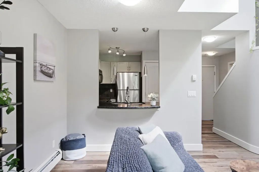 215 Village Terrace SW Calgary AB T3H 2L4