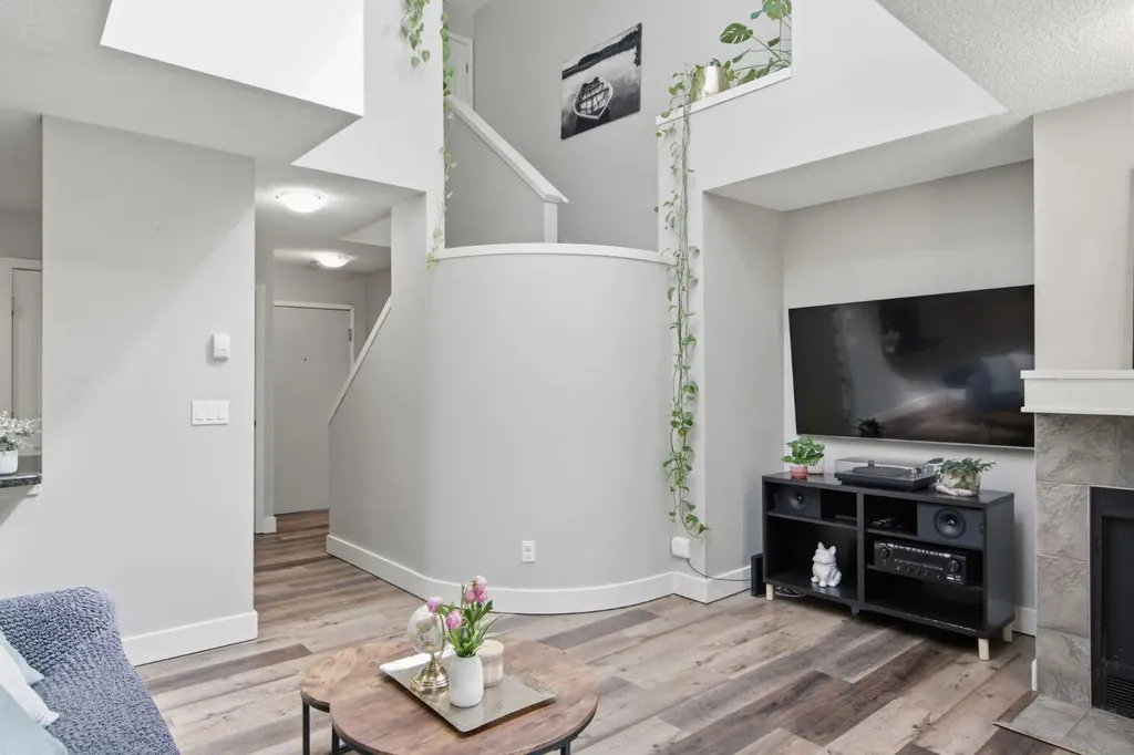 215 Village Terrace SW Calgary AB T3H 2L4