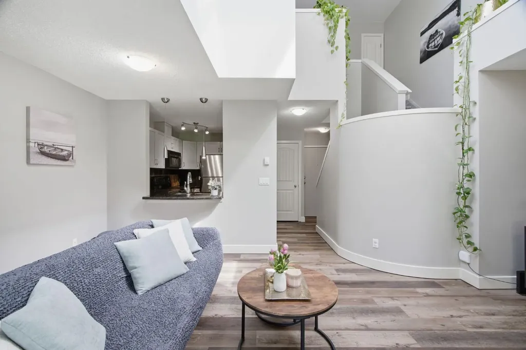 215 Village Terrace SW Calgary AB T3H 2L4