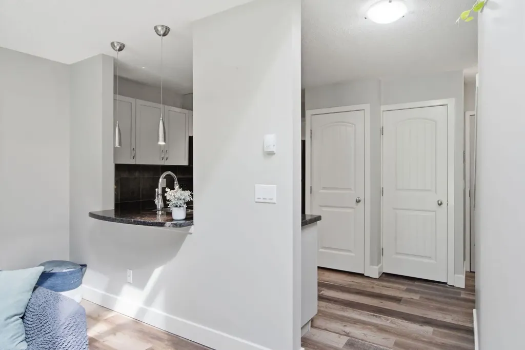 215 Village Terrace SW Calgary AB T3H 2L4