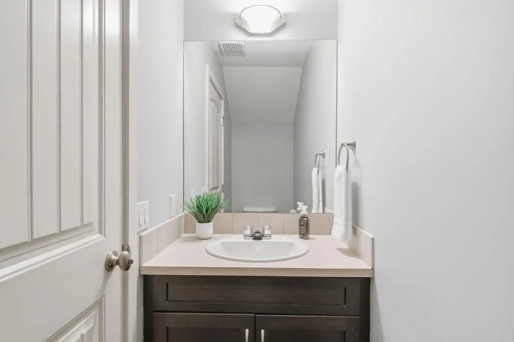 215 Village Terrace SW Calgary AB T3H 2L4