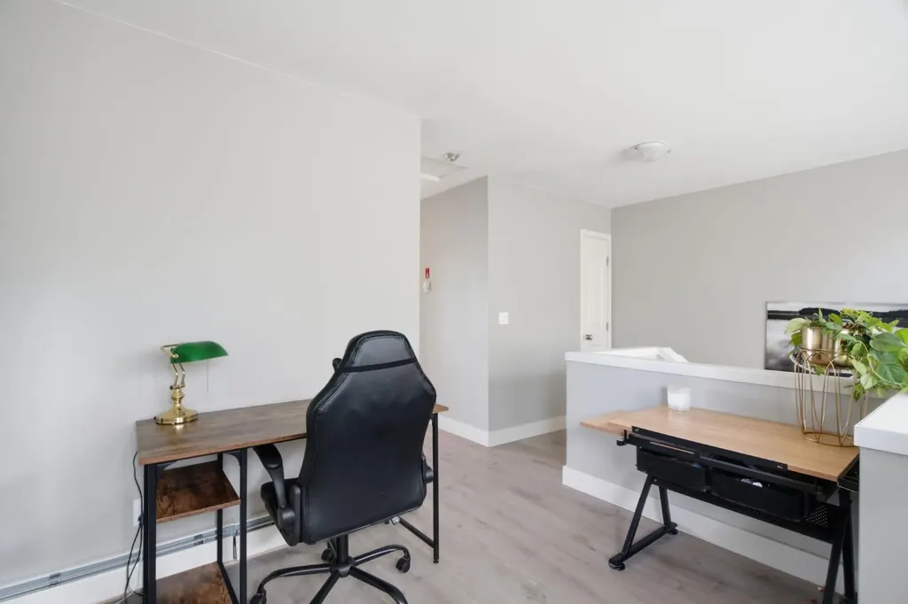 215 Village Terrace SW Calgary AB T3H 2L4