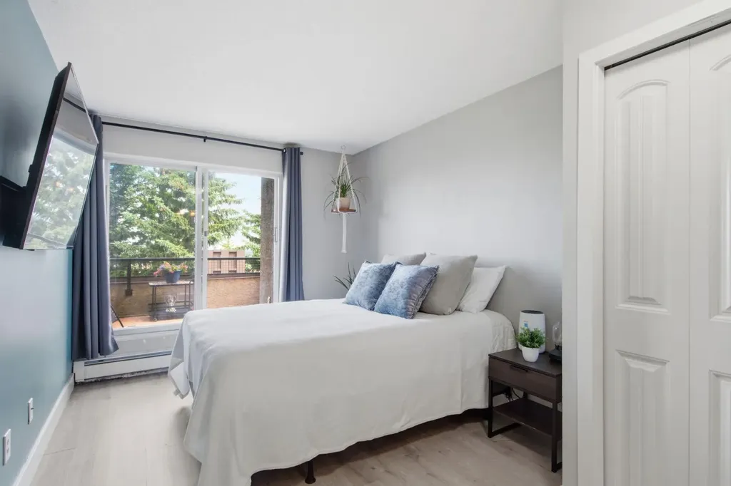 215 Village Terrace SW Calgary AB T3H 2L4