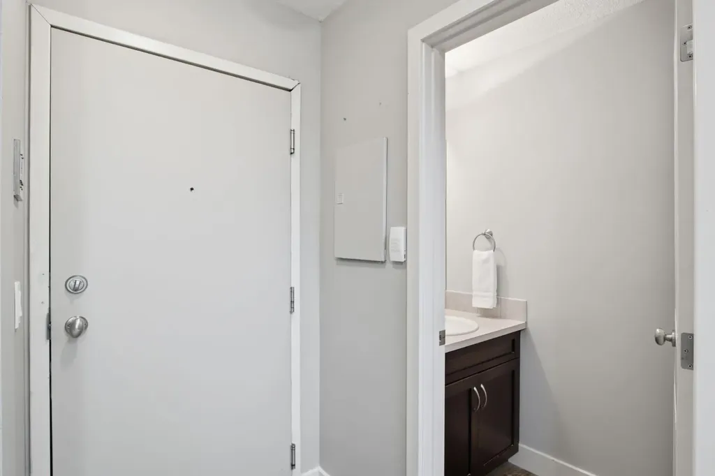 215 Village Terrace SW Calgary AB T3H 2L4