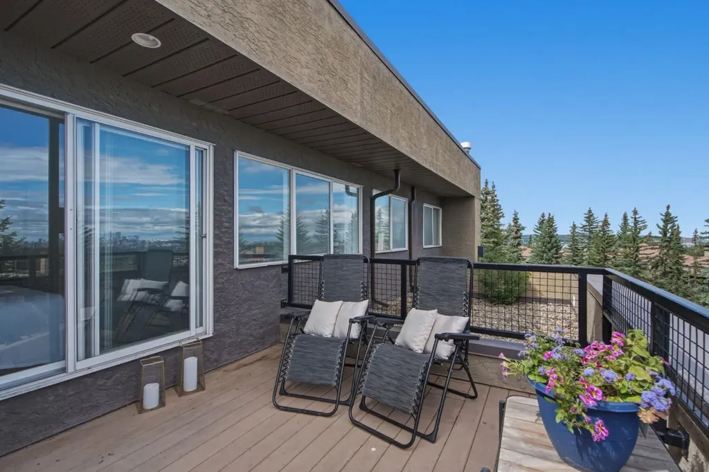 215 Village Terrace SW Calgary AB T3H 2L4