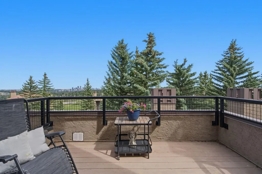 215 Village Terrace SW Calgary AB T3H 2L4