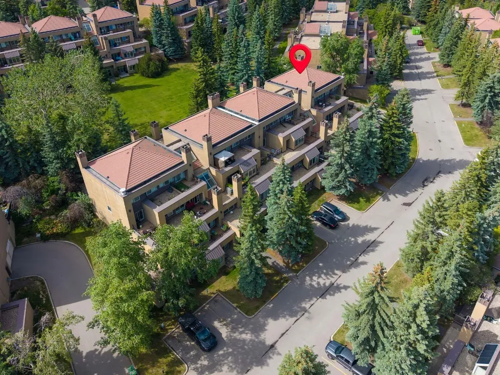 215 Village Terrace SW Calgary AB T3H 2L4