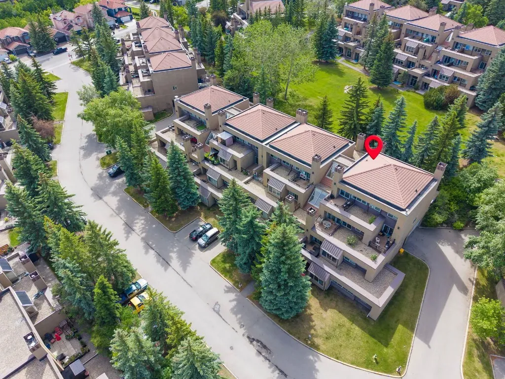 215 Village Terrace SW Calgary AB T3H 2L4